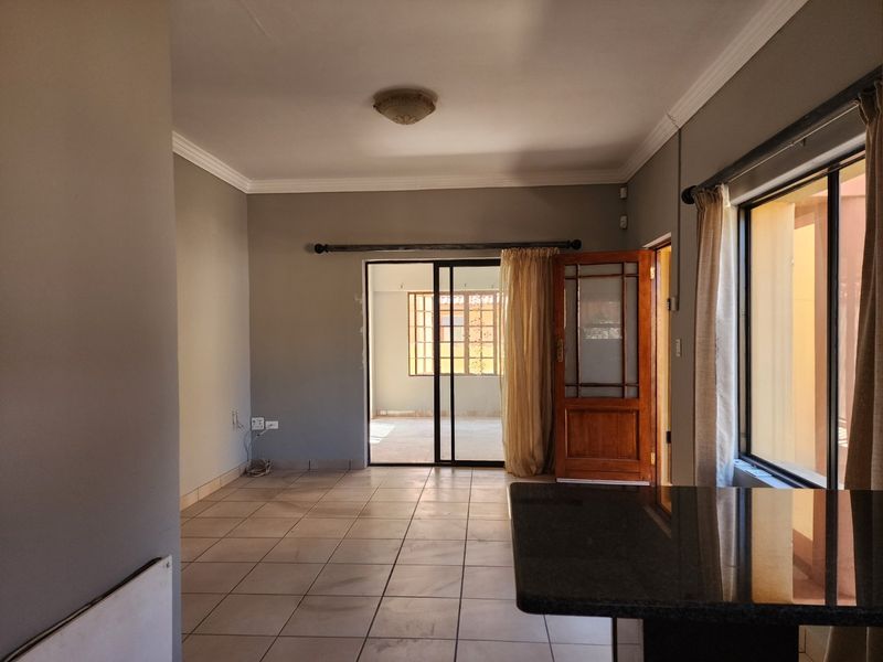 2 BEDROOM TOWNHOUSE IN DORINGKRUIN - Photo 5