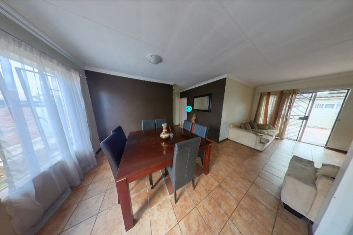 Stunning 3-Bedroom, 2-Bathroom Townhouse in Montana, Pretoria - Photo 3