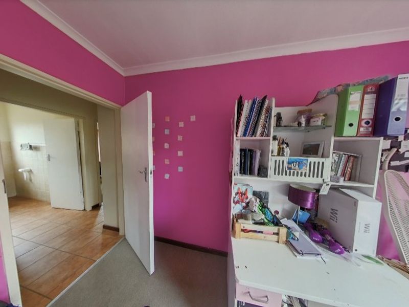 Stunning 3-Bedroom, 2-Bathroom Townhouse in Montana, Pretoria - Photo 10