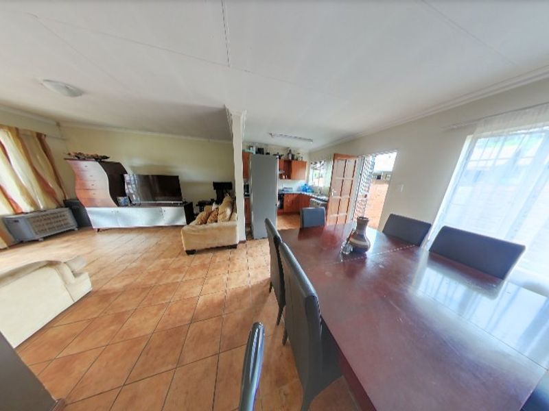 Stunning 3-Bedroom, 2-Bathroom Townhouse in Montana, Pretoria - Photo 6