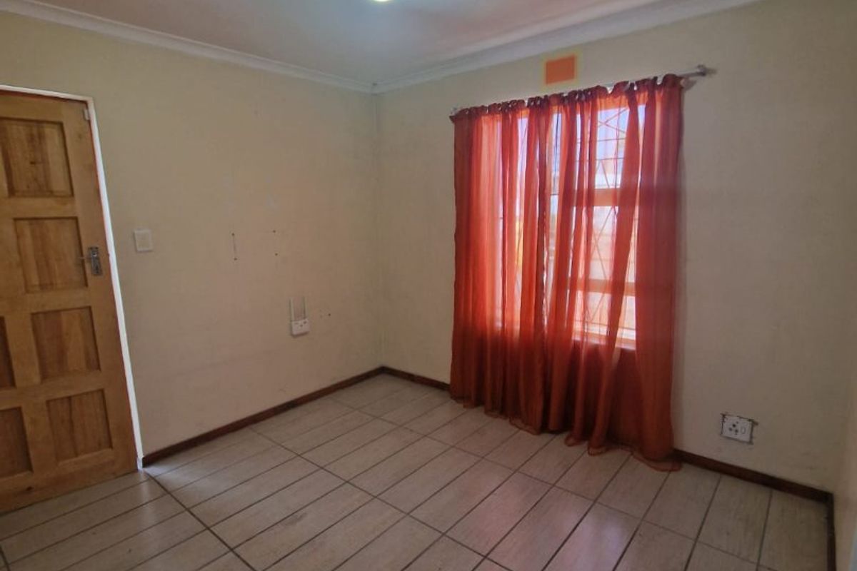 Lovely 3 Bedroom Home in Weltevreden Valley  - Photo 5