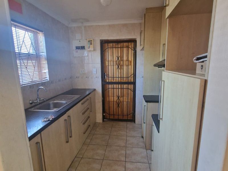 Lovely 3 Bedroom Home in Weltevreden Valley  - Photo 6