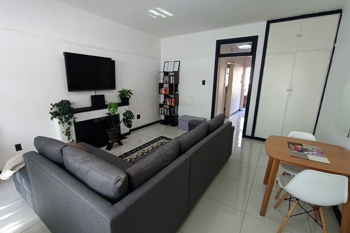 FURNISHED: The perfect Lock-up-and-go 1 bed apartment - Photo 2