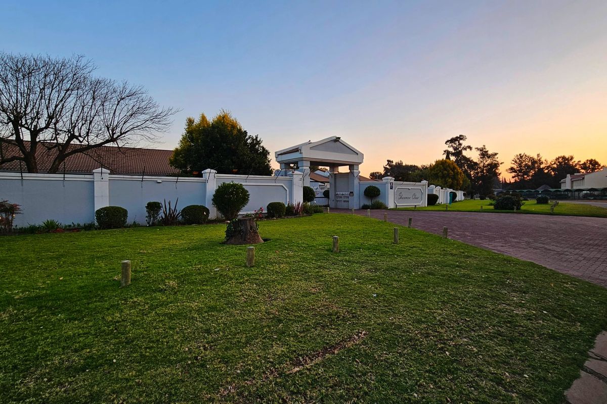 A spacious simplex with a pool in Three Rivers Proper. - Photo 2