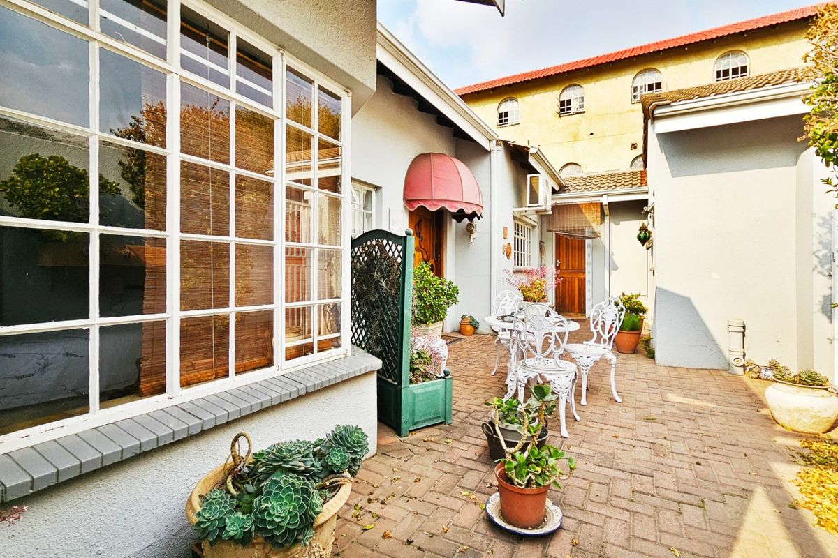 A spacious simplex with a pool in Three Rivers Proper. - Photo 5