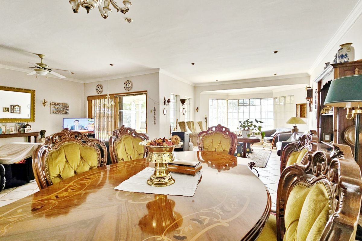 A spacious simplex with a pool in Three Rivers Proper. - Photo 3