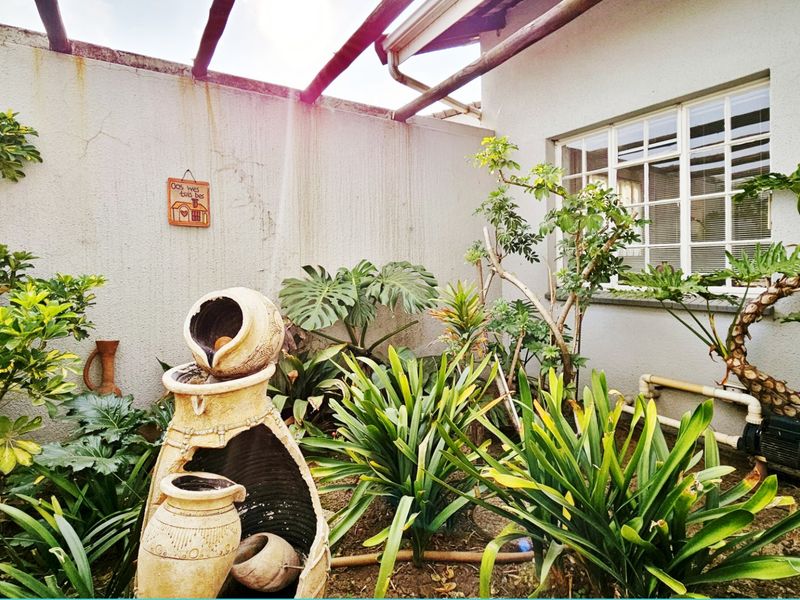 A spacious simplex with a pool in Three Rivers Proper. - Photo 6
