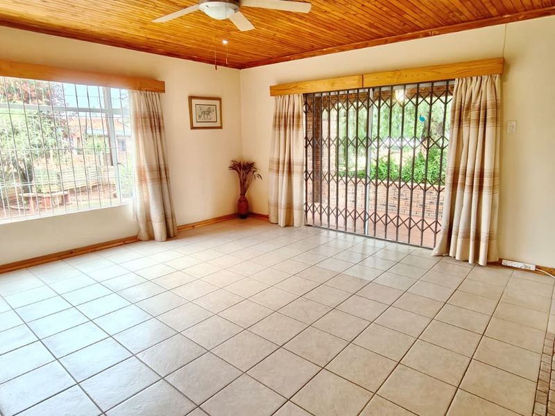 Beautiful 4-Bedroom, 3-Bathroom Home for Sale in Vaal Marina - Photo 6