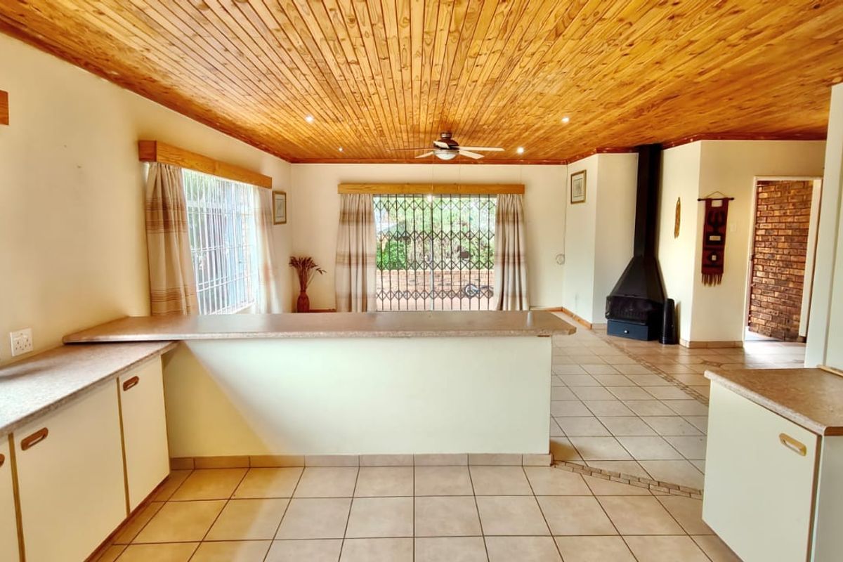 Beautiful 4-Bedroom, 3-Bathroom Home for Sale in Vaal Marina - Photo 3