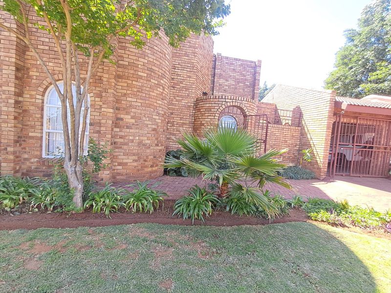 4 Bedroom house for sale in Flamwood  - Photo 3