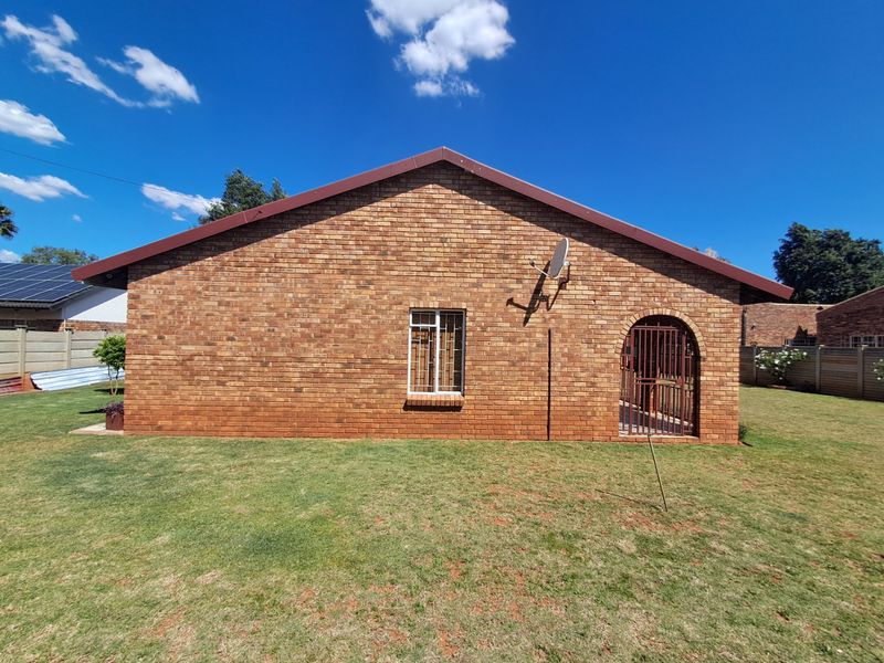 4 Bedroom house for sale in Flamwood  - Photo 5