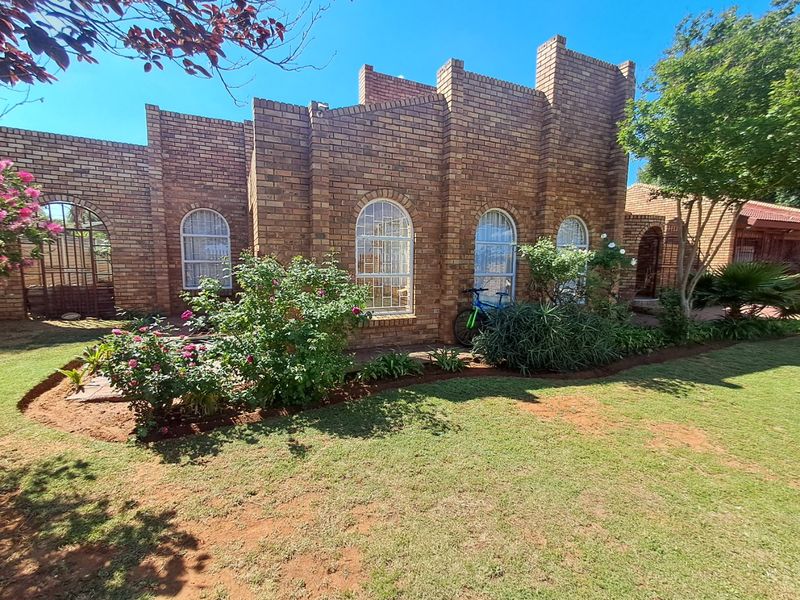 4 Bedroom house for sale in Flamwood  - Photo 1