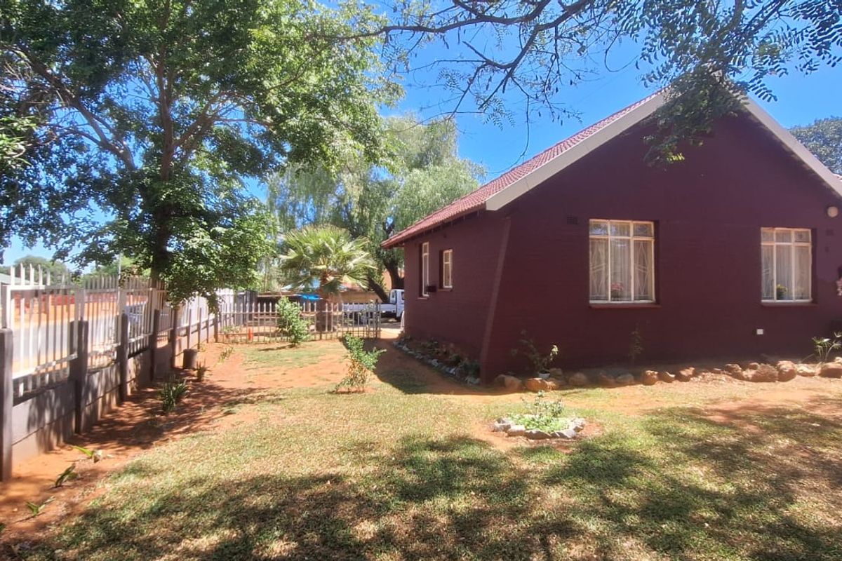 3 Bedroom house with flatlet for sale in Orkney  - Photo 4