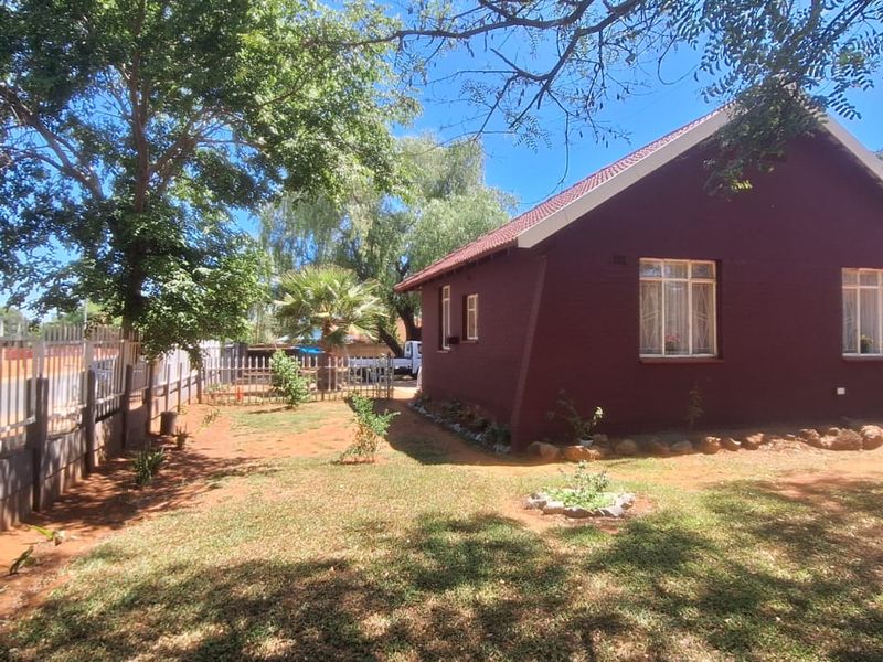 3 Bedroom house with flatlet for sale in Orkney  - Photo 4