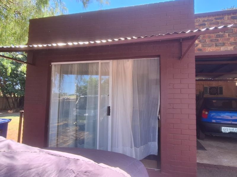 3 Bedroom house with flatlet for sale in Orkney  - Photo 6