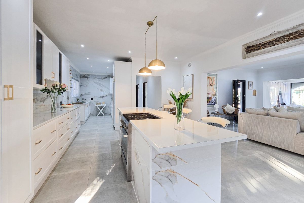 Newly Renovated House With Two Flats For Sale - Photo 2