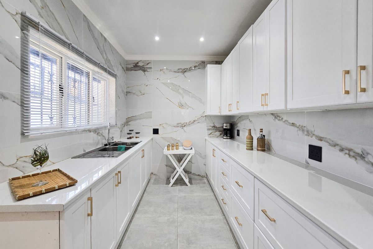 Newly Renovated House With Two Flats For Sale - Photo 4