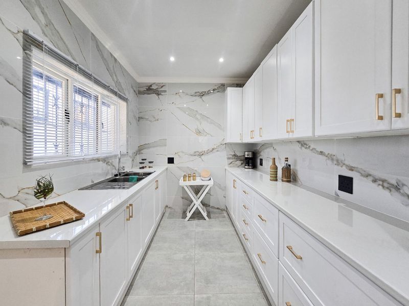 Newly Renovated House With Two Flats For Sale - Photo 4