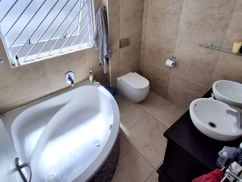 Sought after Bergzicht Home - Photo 7