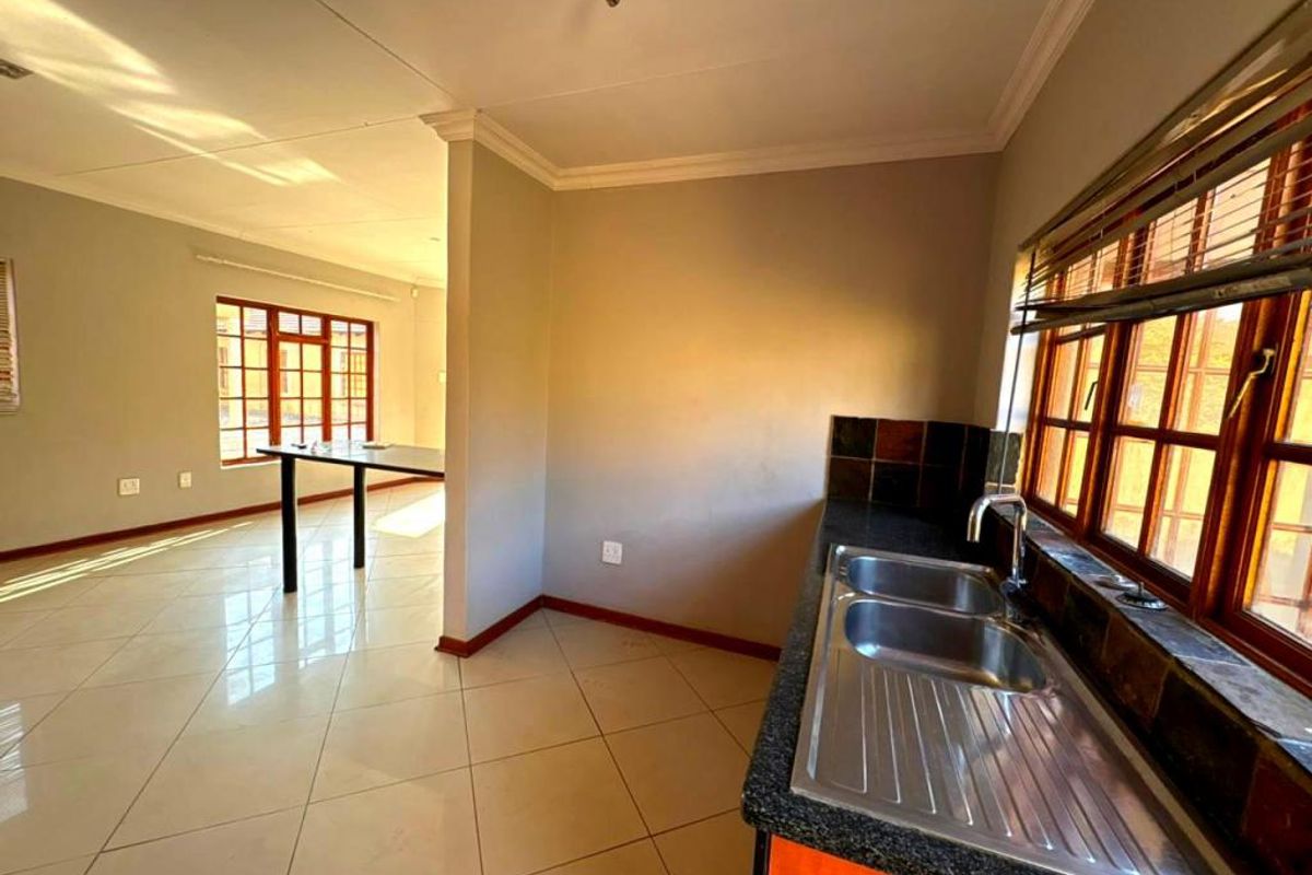 3 Bedroom Toenhouse for Sale - Photo 4