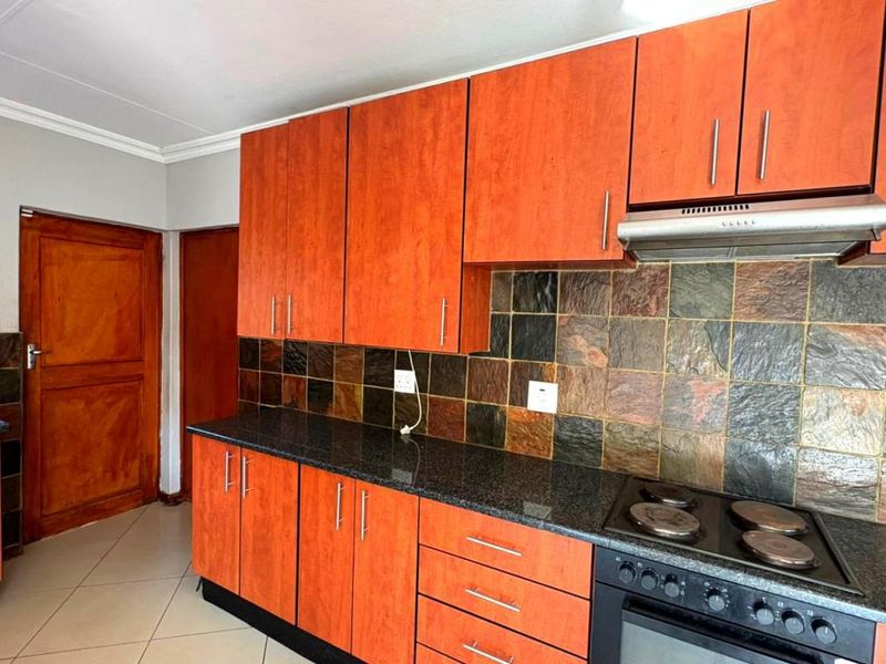 3 Bedroom Toenhouse for Sale - Photo 8