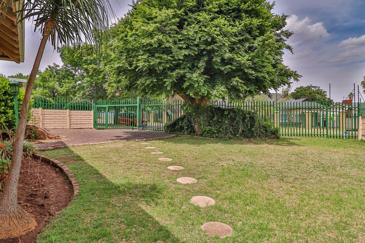 Lovely Family home for sale in sought after boomed area - Photo 4