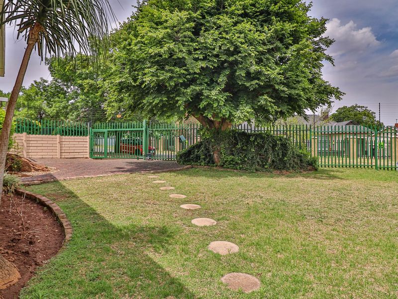 Lovely Family home for sale in sought after boomed area - Photo 4