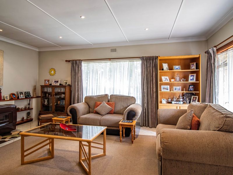 Lovely Family home for sale in sought after boomed area - Photo 6