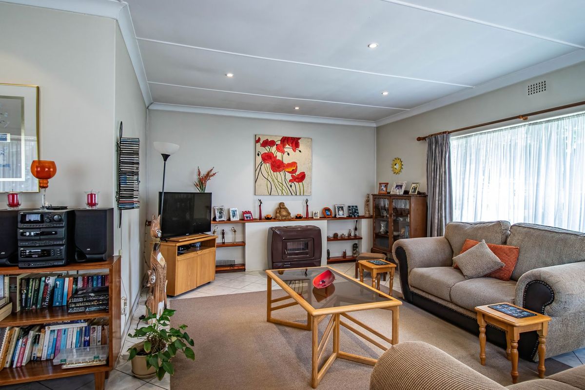 Lovely Family home for sale in sought after boomed area - Photo 5