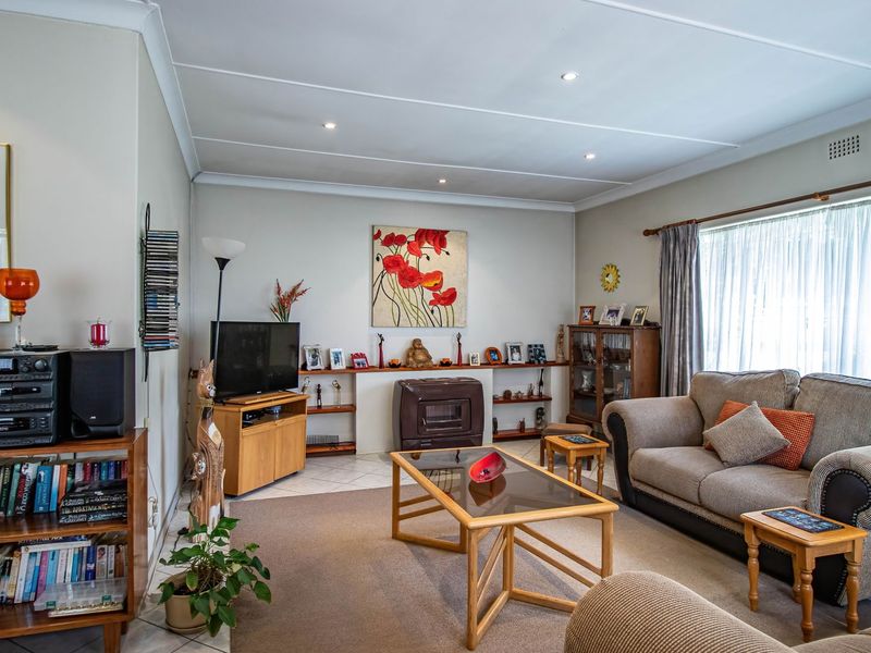 Lovely Family home for sale in sought after boomed area - Photo 5