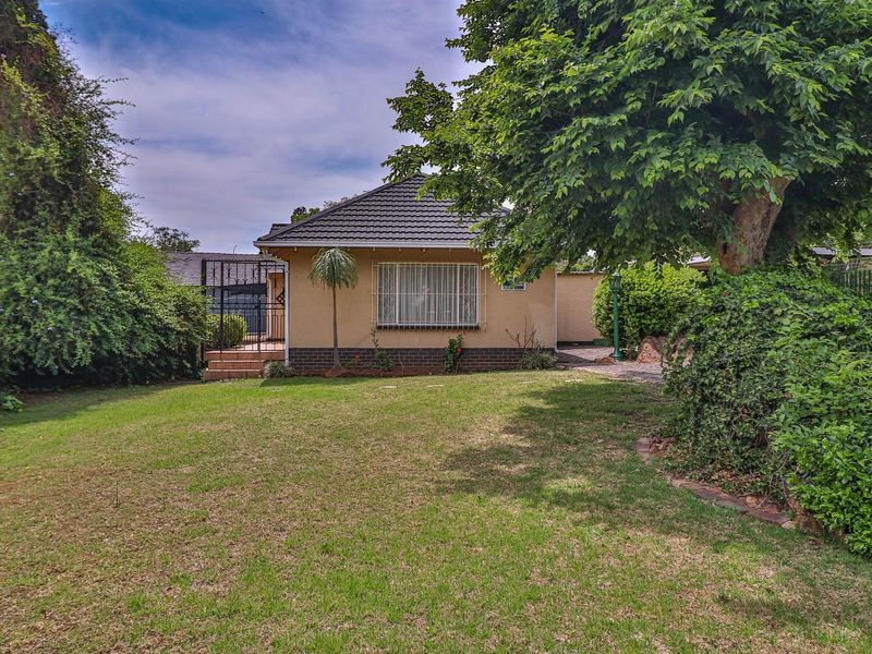 Lovely Family home for sale in sought after boomed area - Photo 2