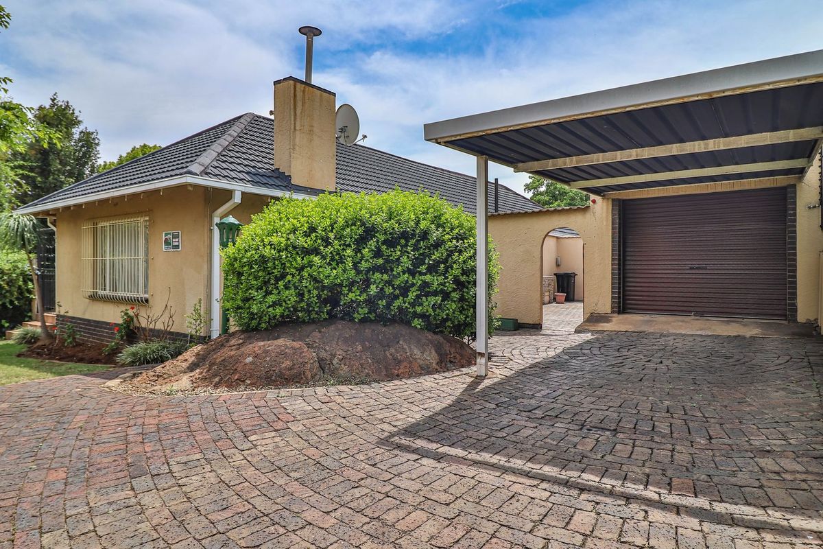 Lovely Family home for sale in sought after boomed area - Photo 3