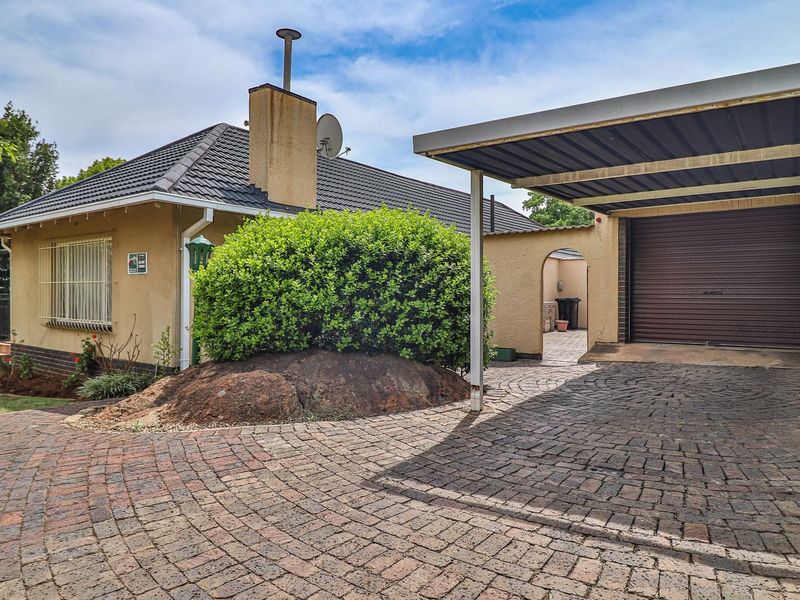 Lovely Family home for sale in sought after boomed area - Photo 3