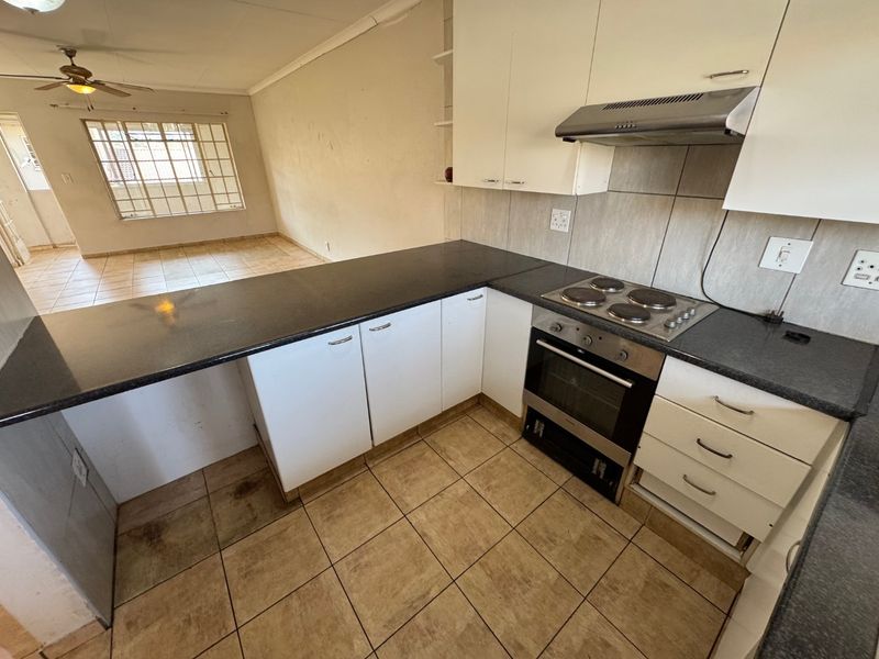 Modern 2-Bedroom Home – - Photo 2