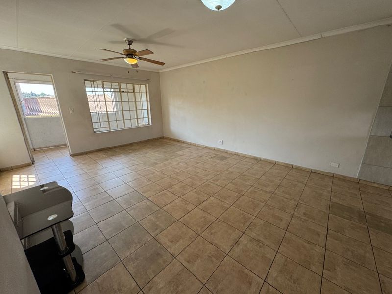 Modern 2-Bedroom Home – - Photo 4