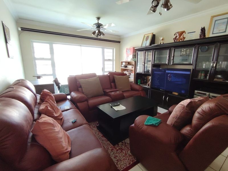 Sea Park Gem – Beachfront Living Made Easy! - Photo 4