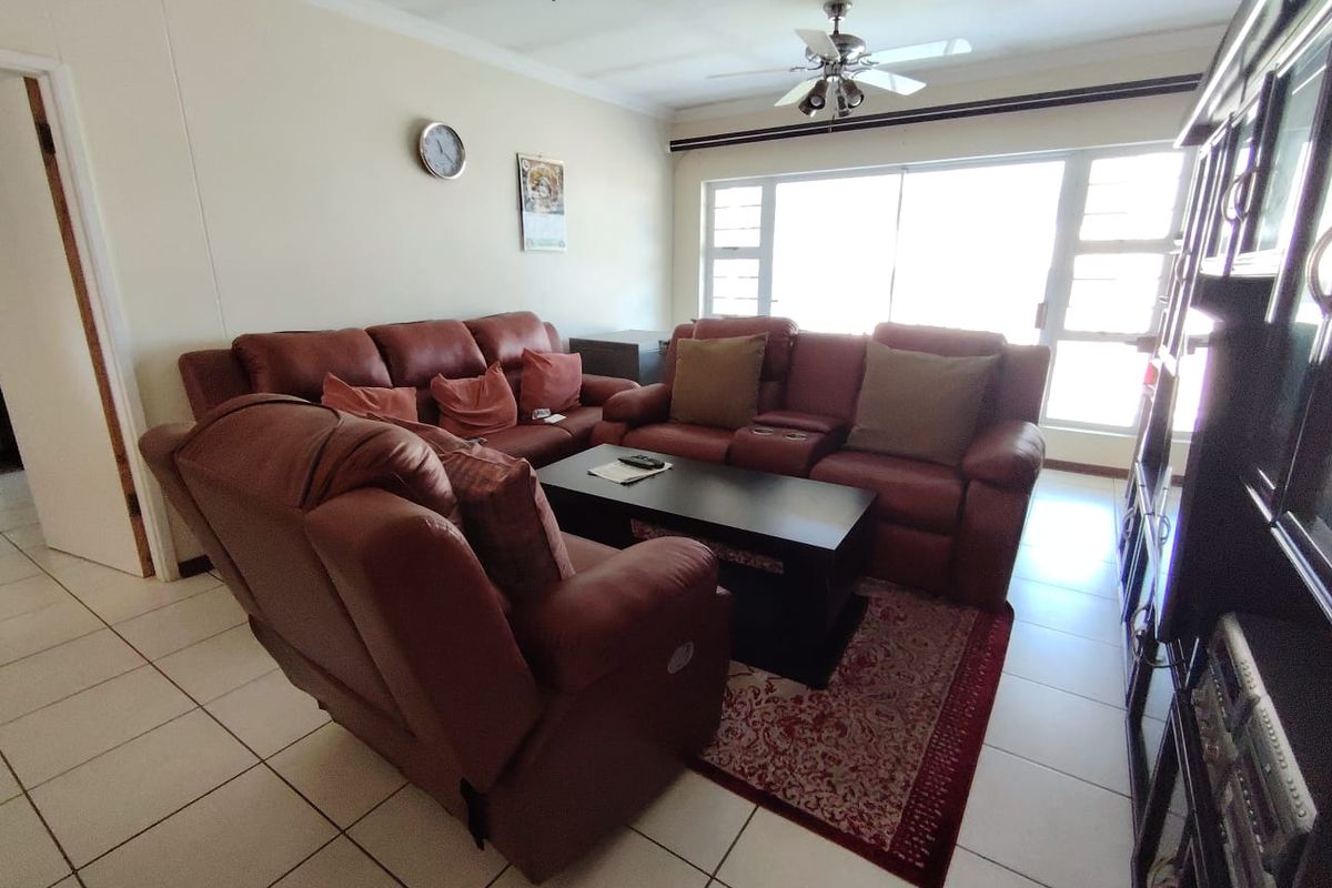 Sea Park Gem – Beachfront Living Made Easy! - Photo 5