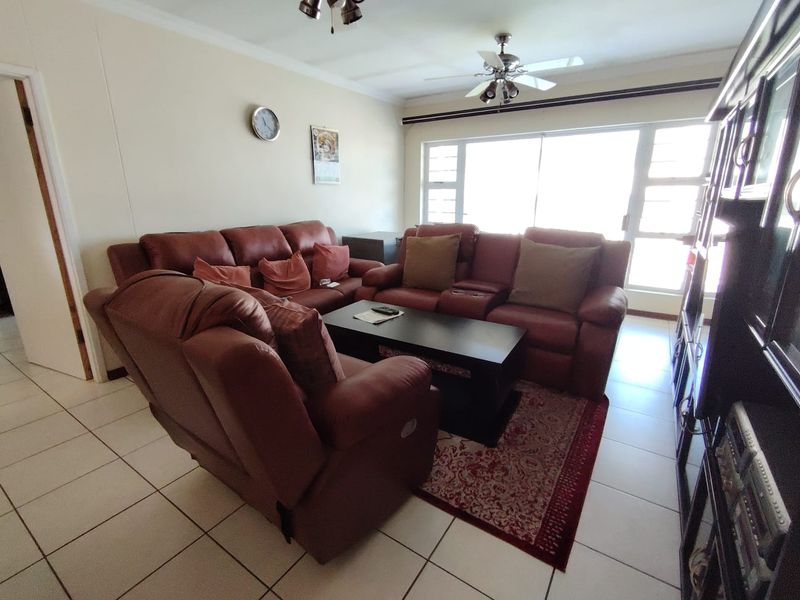 Sea Park Gem – Beachfront Living Made Easy! - Photo 5