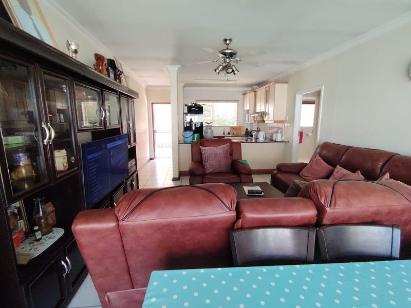 Sea Park Gem – Beachfront Living Made Easy! - Photo 2