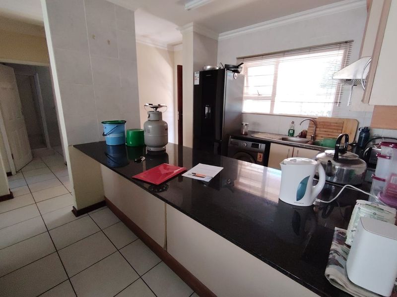 Sea Park Gem – Beachfront Living Made Easy! - Photo 7