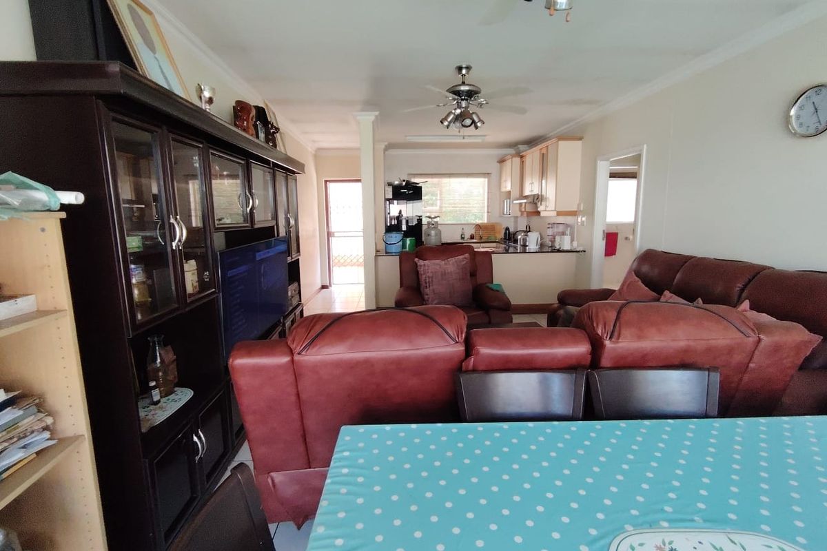 Sea Park Gem – Beachfront Living Made Easy! - Photo 3