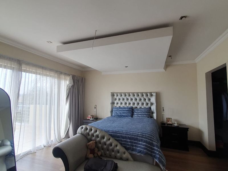 4 bedroom Family Home in Secure Golf Estate  - Photo 9