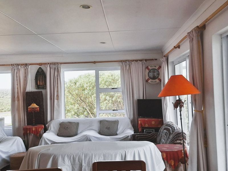 Bargain! Solid double storey home on 744m2 with views! - Photo 6