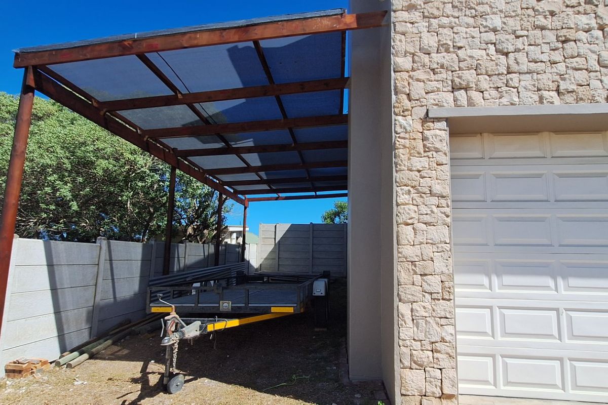 Bargain! Solid double storey home on 744m2 with views! - Photo 5