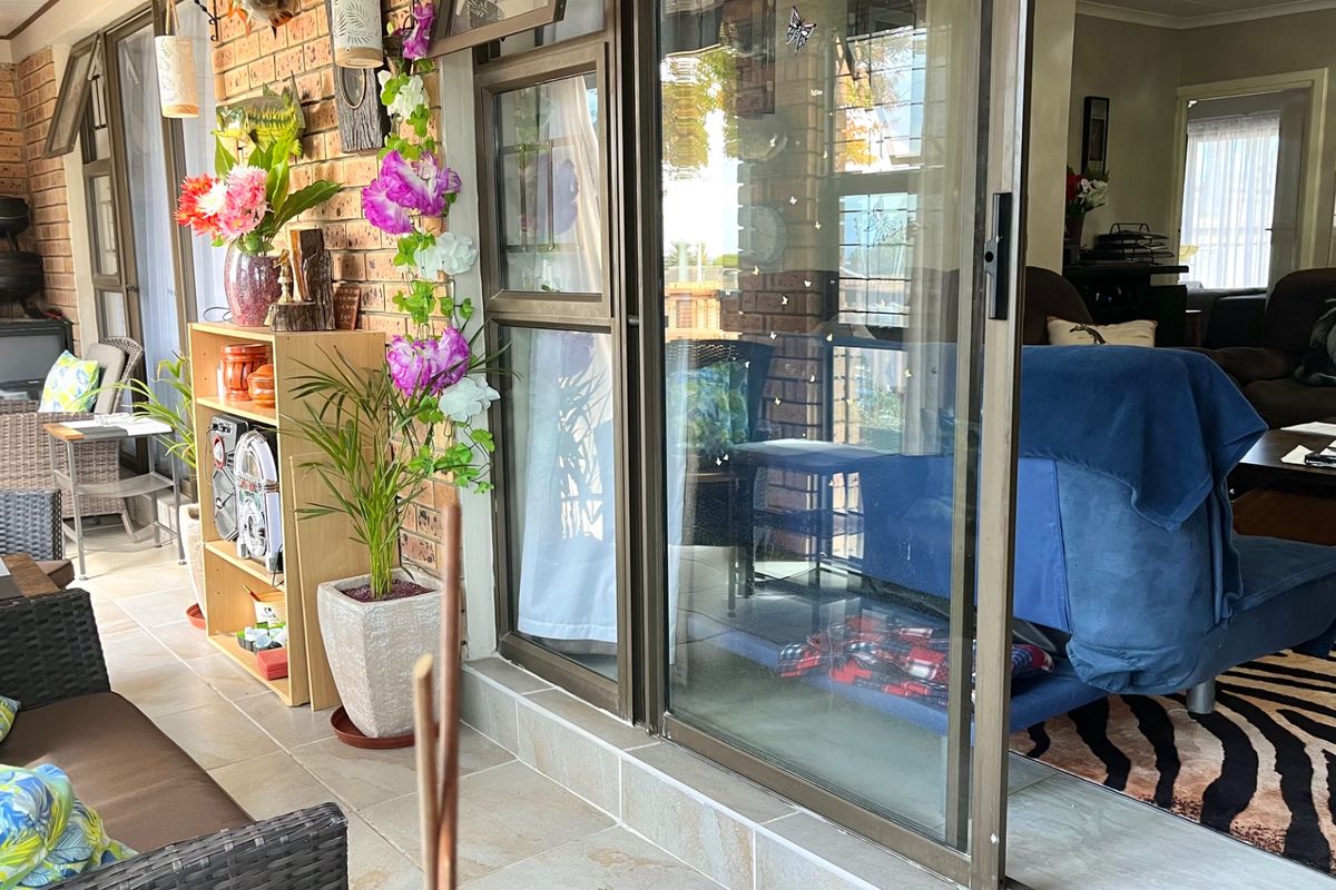 THIS PROPERTY UP FOR A BARGAIN OF THE CENTURY REDUCED!!! - Photo 4