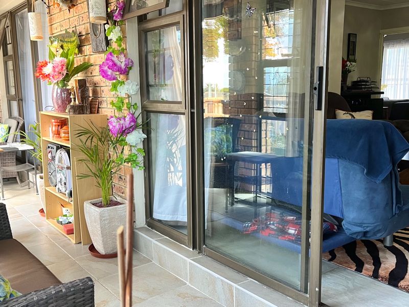 THIS PROPERTY UP FOR A BARGAIN OF THE CENTURY REDUCED!!! - Photo 4