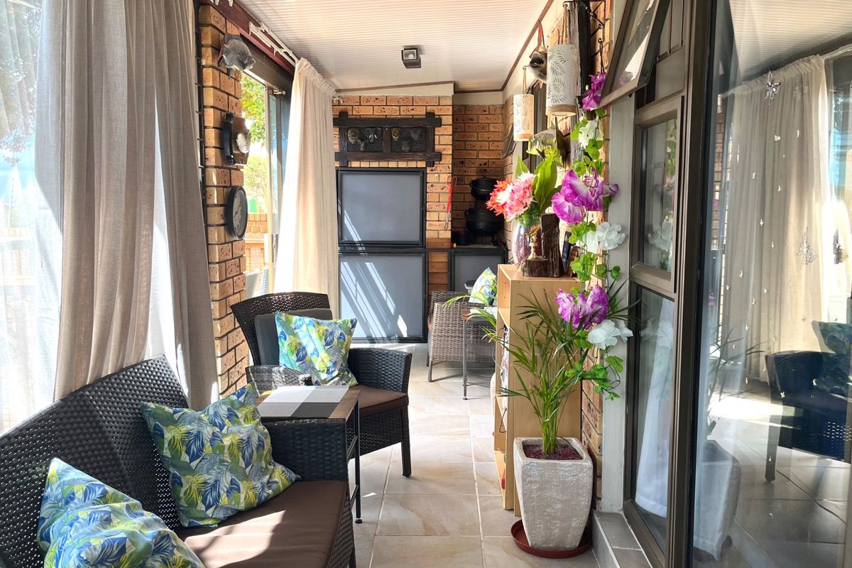 THIS PROPERTY UP FOR A BARGAIN OF THE CENTURY REDUCED!!! - Photo 3