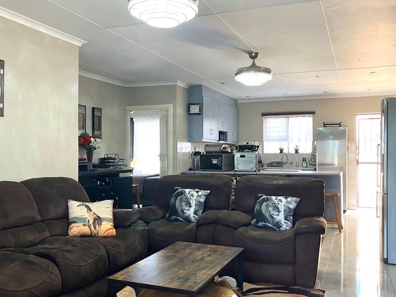 THIS PROPERTY UP FOR A BARGAIN OF THE CENTURY REDUCED!!! - Photo 7