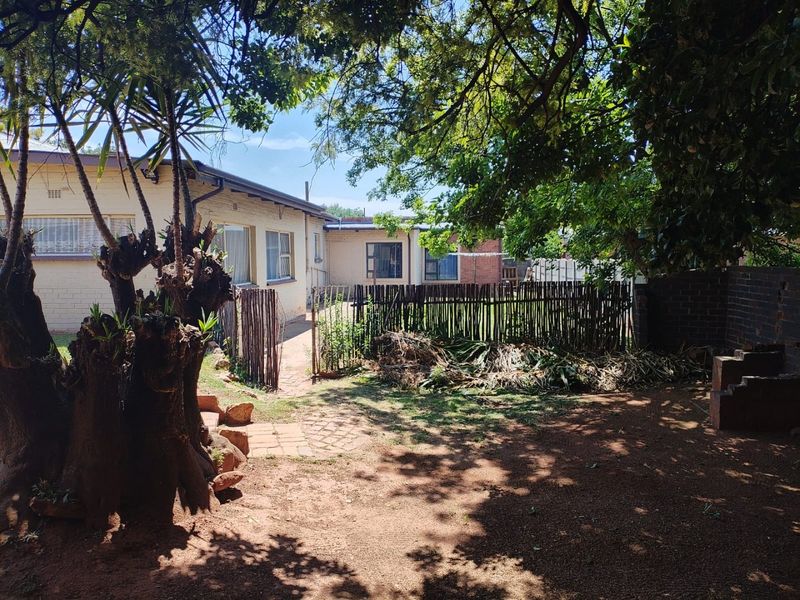 6 Bedroom House for Sale in Casseldale  - Photo 3