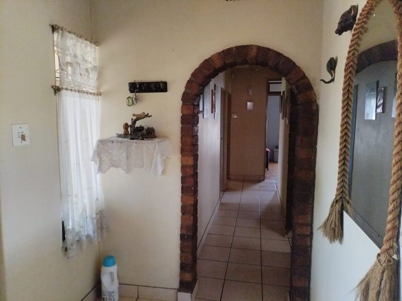 6 Bedroom House for Sale in Casseldale  - Photo 6